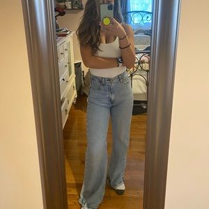 Levi’s High rise wide leg jeans size 26 light wash